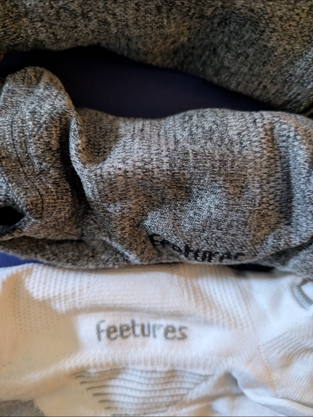 Feetures 3 Grey And 1 White No-Show Socks - Picture 4 of 4